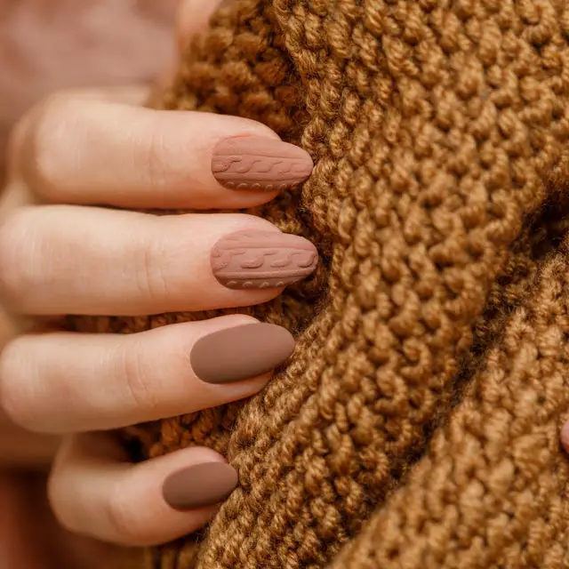 Medium Oval Matte Brown Cable Knit Medium Oval Matte Brown Cable Knit — Winter Matte Nails