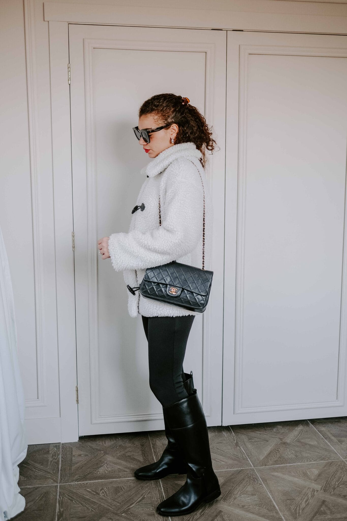 Riding Boots with White Textured Jacket and Turtleneck Riding Boots with White Textured Jacket and Turtleneck — Riding Boots Outfits