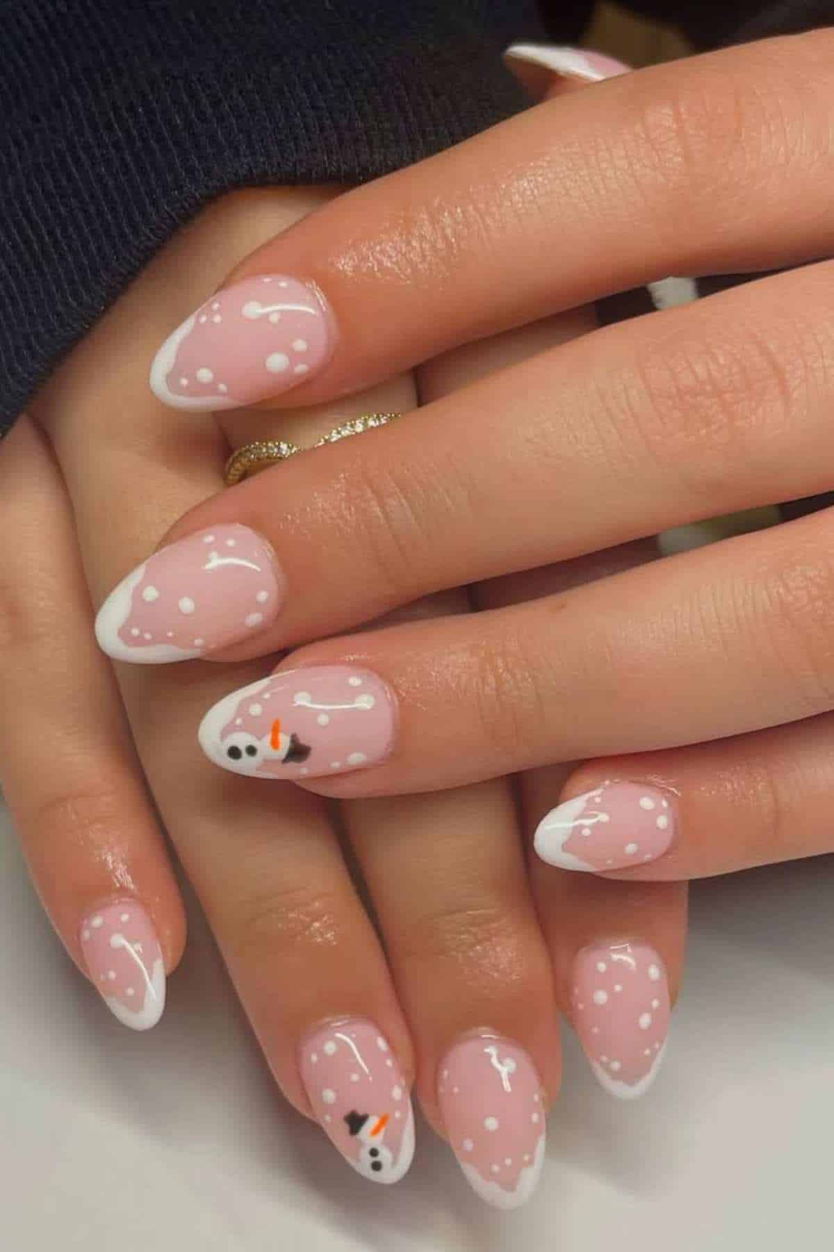 Pale Pink French with Snowman & Dots Pale Pink French with Snowman & Dots — Winter Oval Nails