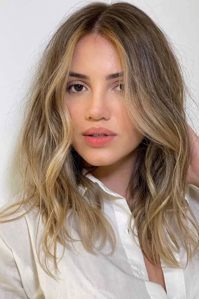 Collarbone Face-Framing Medium Blonde Layers — Winter Hairstyles for Thin Hair