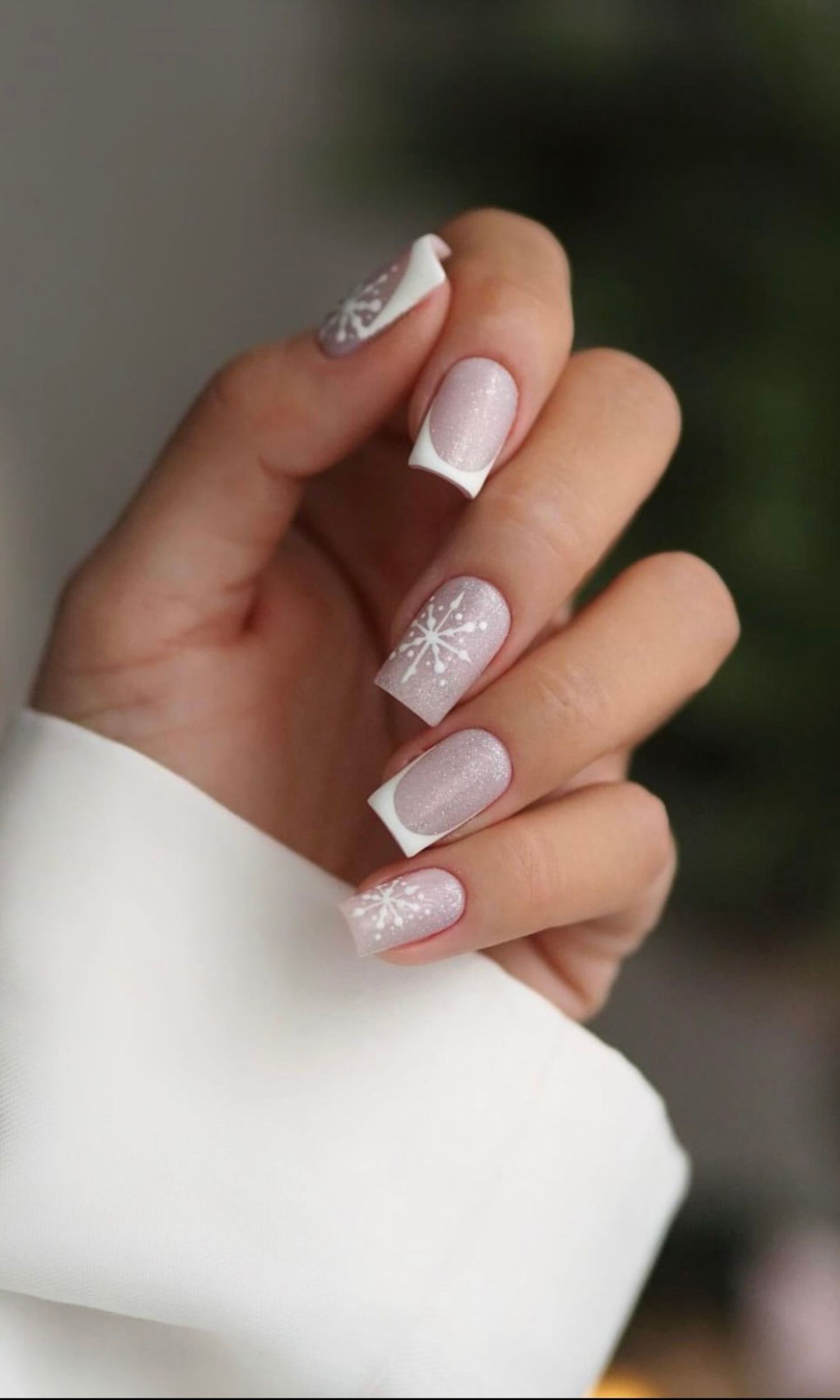 Winter Holiday Light Pink Glitter Snowflake French Tips Winter Holiday Light Pink Glitter Snowflake French Tips — Simple Winter Nails