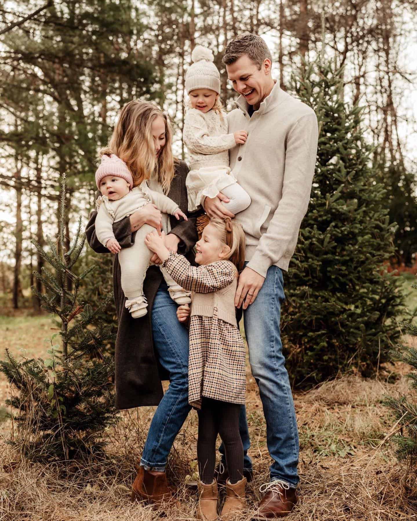 Coordinating Neutral Winter Attire for a Wooded Family Photo — Winter Family Photo Outfits