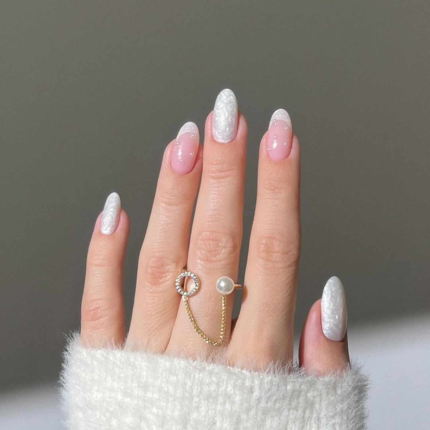 Cable Knit Texture Medium Almond Nails Cable Knit Texture Medium Almond Nails — Winter White Nails