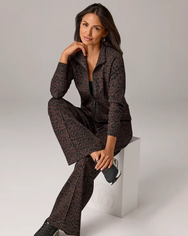 Brown Leopard Print Knit Tracksuit with Flared Pants Brown Leopard Print Knit Tracksuit with Flared Pants — Loungewear Outfits
