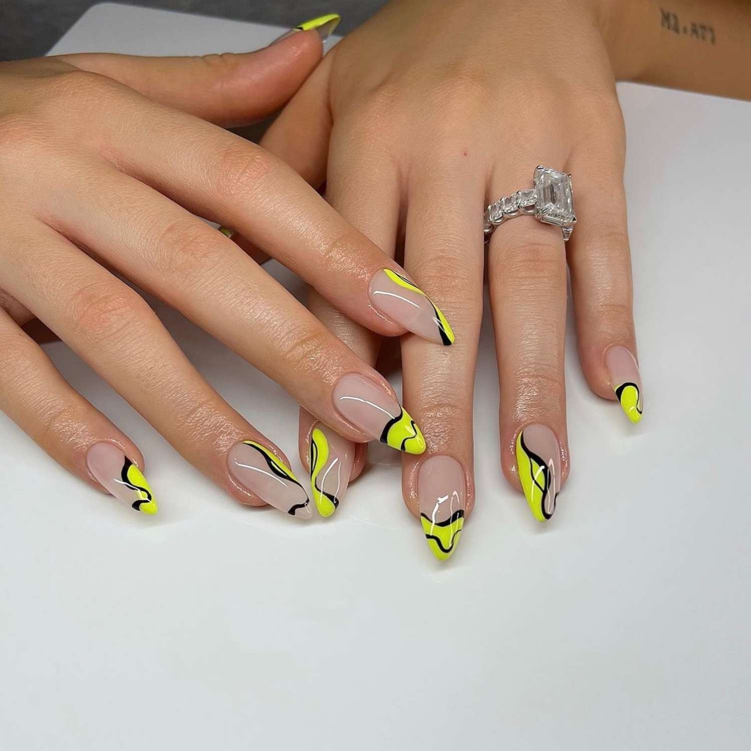 Medium Stilettos Neon Yellow Abstract Lines Medium Stilettos Neon Yellow Abstract Lines — Yellow Nail Designs