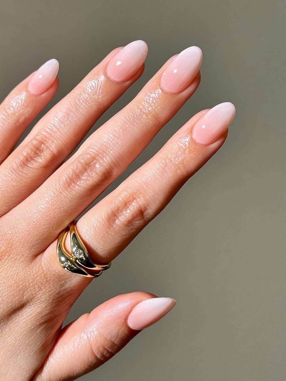 Pink to White Glitter Gradient Pink to White Glitter Gradient — Winter Ombre Nails