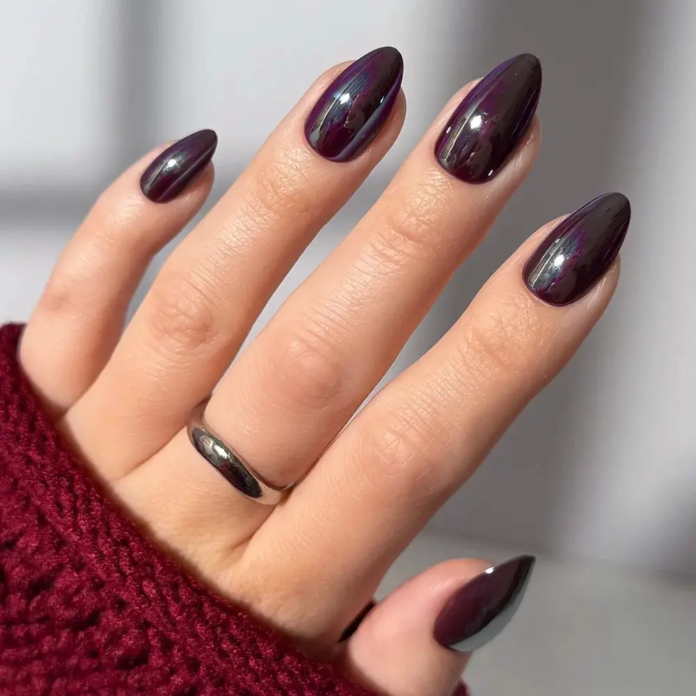 Deep Plum Chrome Finish Nails Deep Plum Chrome Finish Nails — Winter Almond Nails