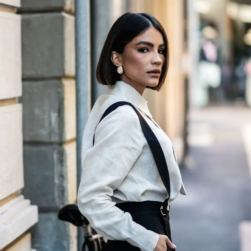 Sleek Dark Brown Bob With Inward Curve Sleek Dark Brown Bob With Inward Curve — Winter Haircuts for Square Faces