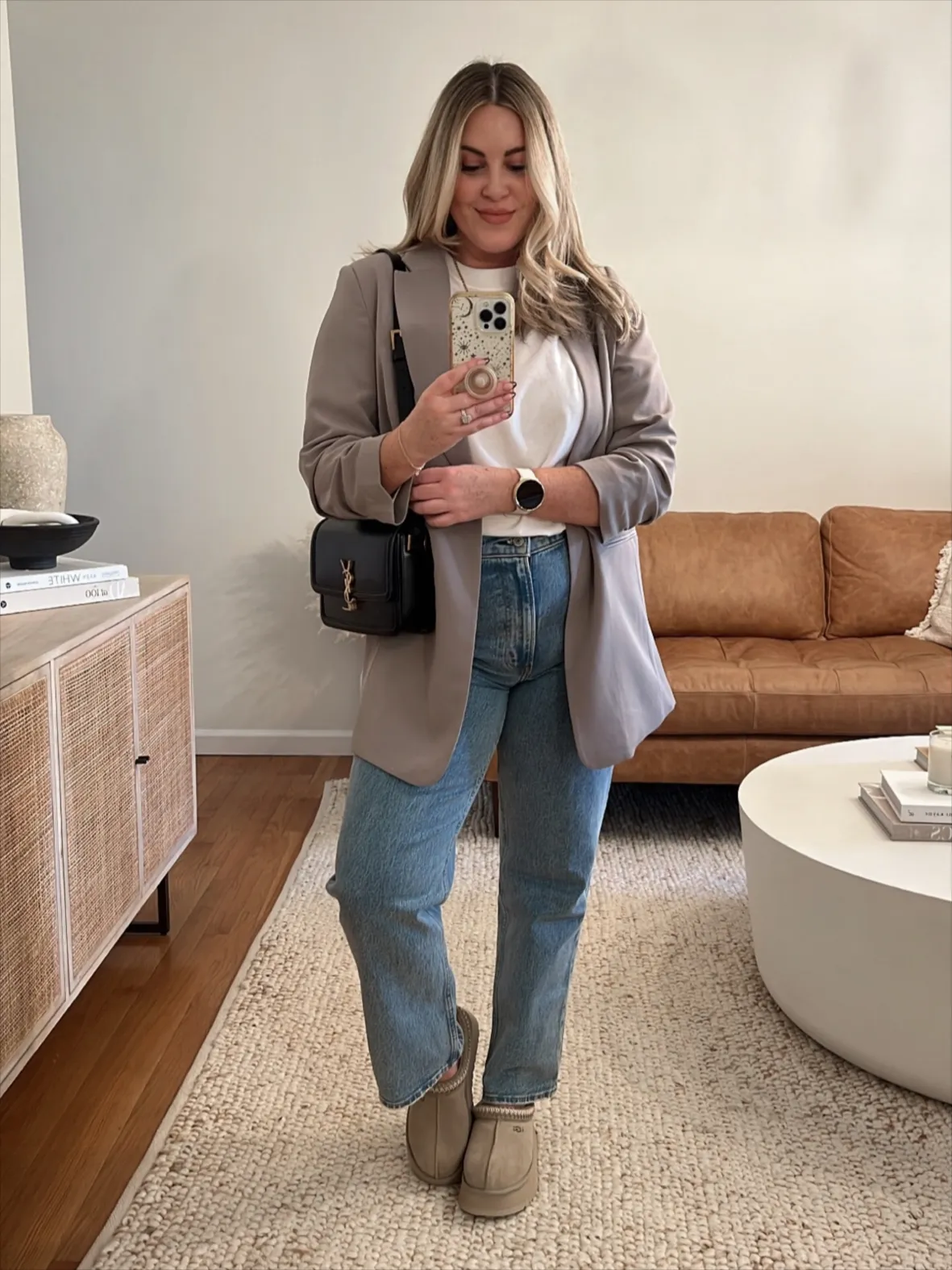 Smart Casual: Ugg Slippers with Straight Jeans and Blazer Smart Casual: Ugg Slippers with Straight Jeans and Blazer — Ugg Slippers Outfits
