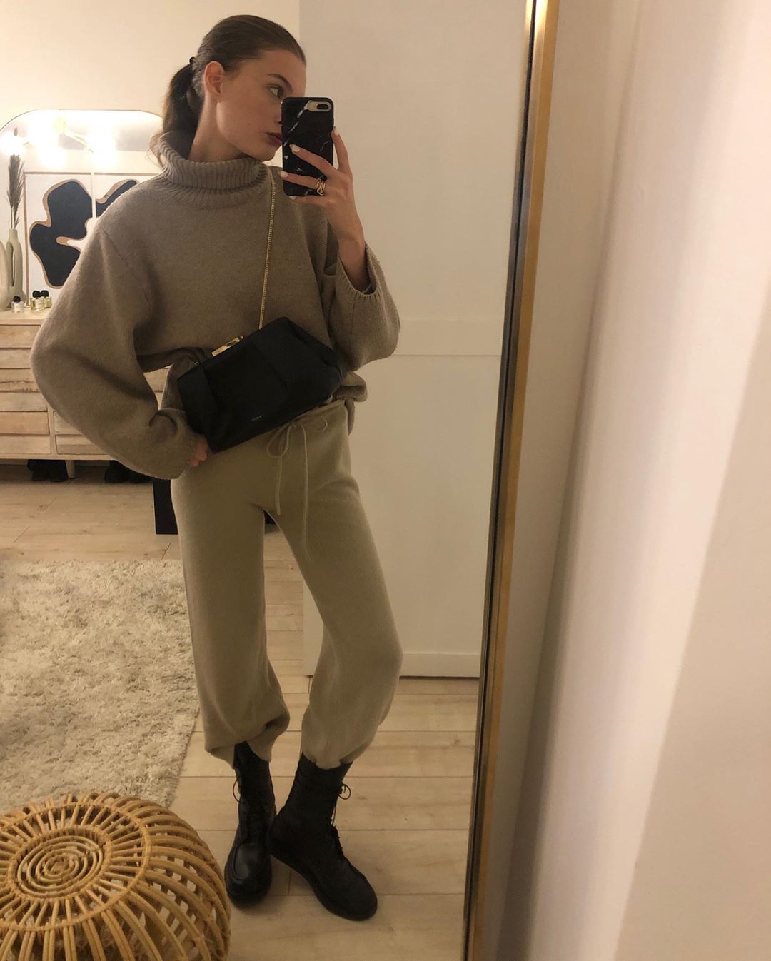 Beige Cuffed Sweatpants with Chunky Turtleneck and Combat Boots Beige Cuffed Sweatpants with Chunky Turtleneck and Combat Boots — Sweatpants Outfits