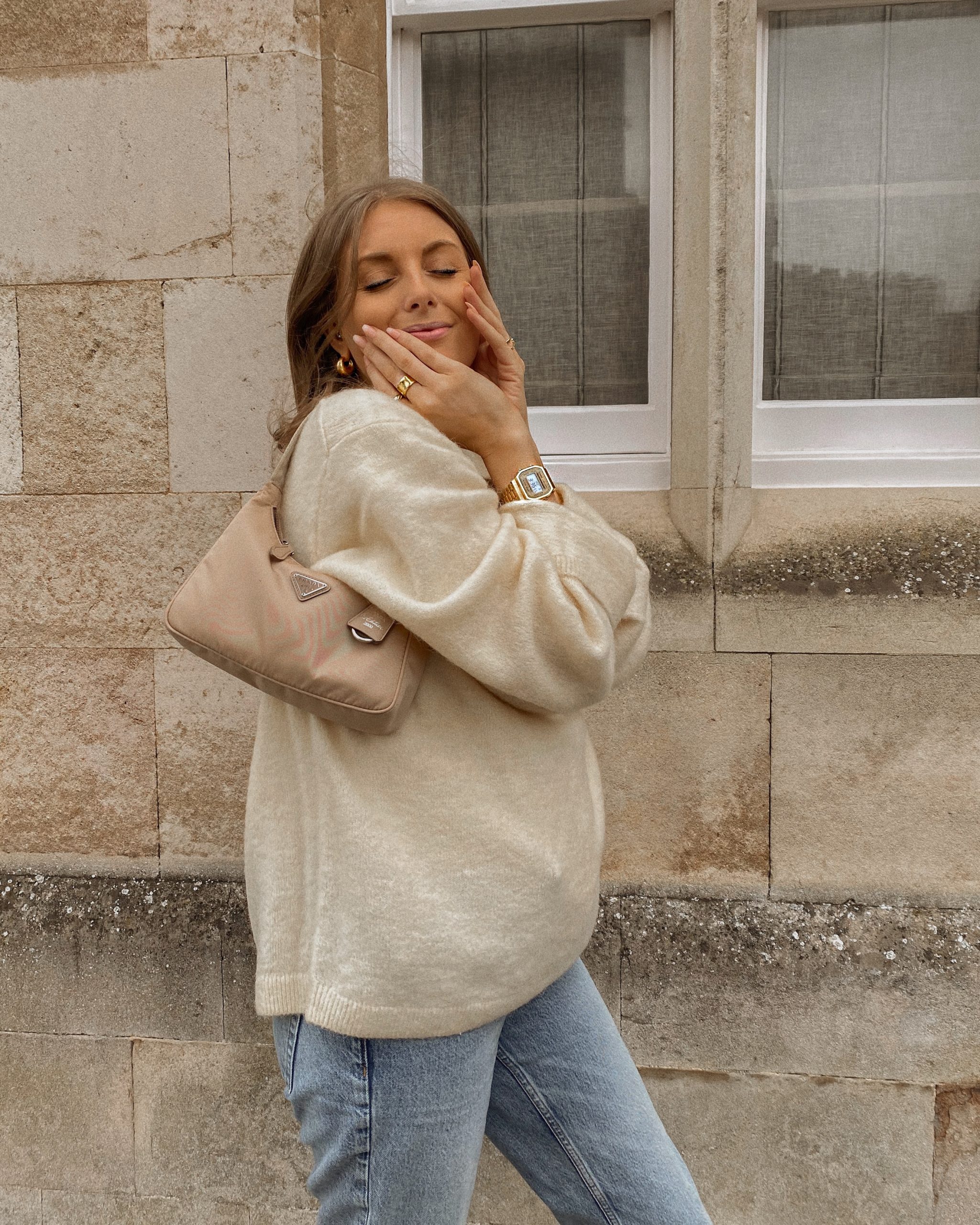 Cozy Cream Oversized Sweater with Light Wash Denim — Neutral Winter Outfits