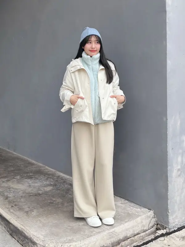 Cream Jacket and Fleece Vest with Wide-Leg Pants Cream Jacket and Fleece Vest with Wide-Leg Pants — Parka Outfits