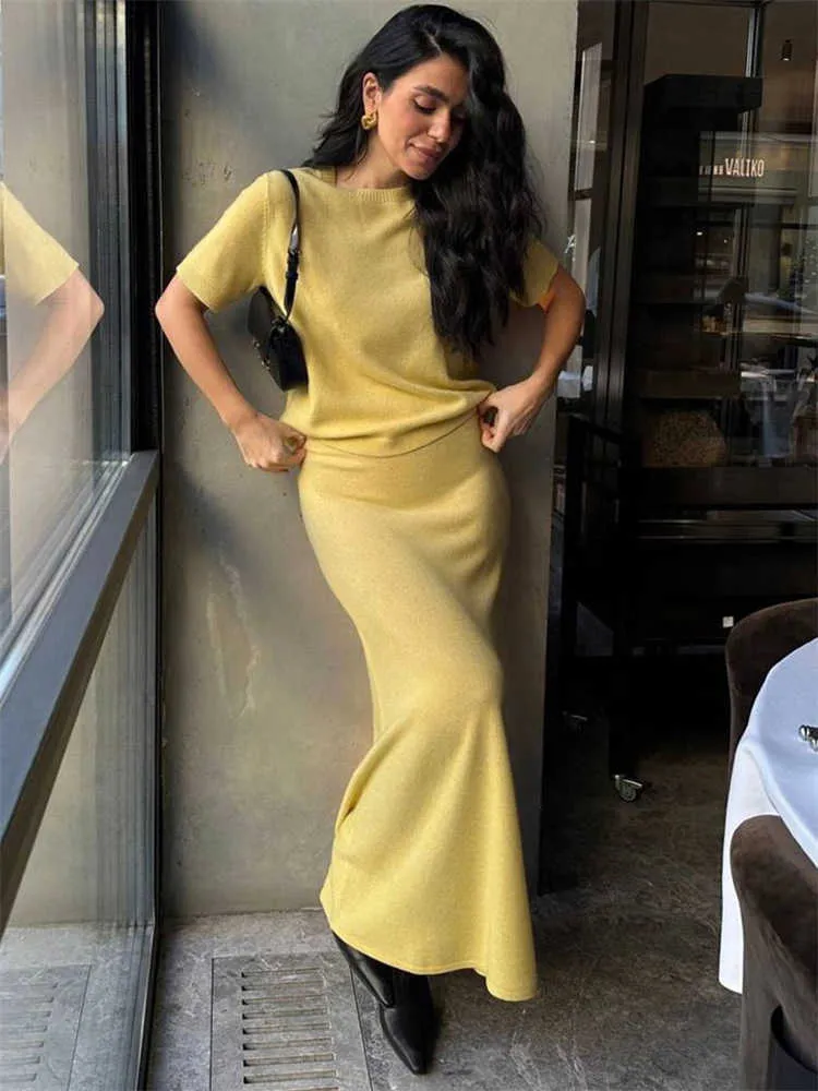 Pale Yellow Knit Top and Flared Maxi Skirt Ensemble Pale Yellow Knit Top and Flared Maxi Skirt Ensemble — Knit Set Outfits
