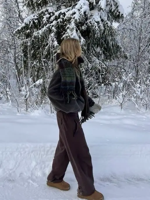 Cozy Fleece and Plaid Scarf for an Outdoor Winter Shoot — Winter Photoshoot Outfits