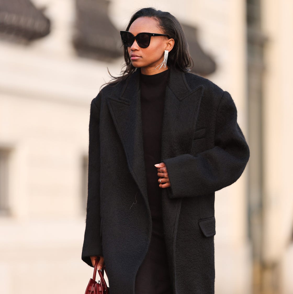 Oversized Black Wool Coat with Statement Accessories Oversized Black Wool Coat with Statement Accessories — Winter Coats for Women