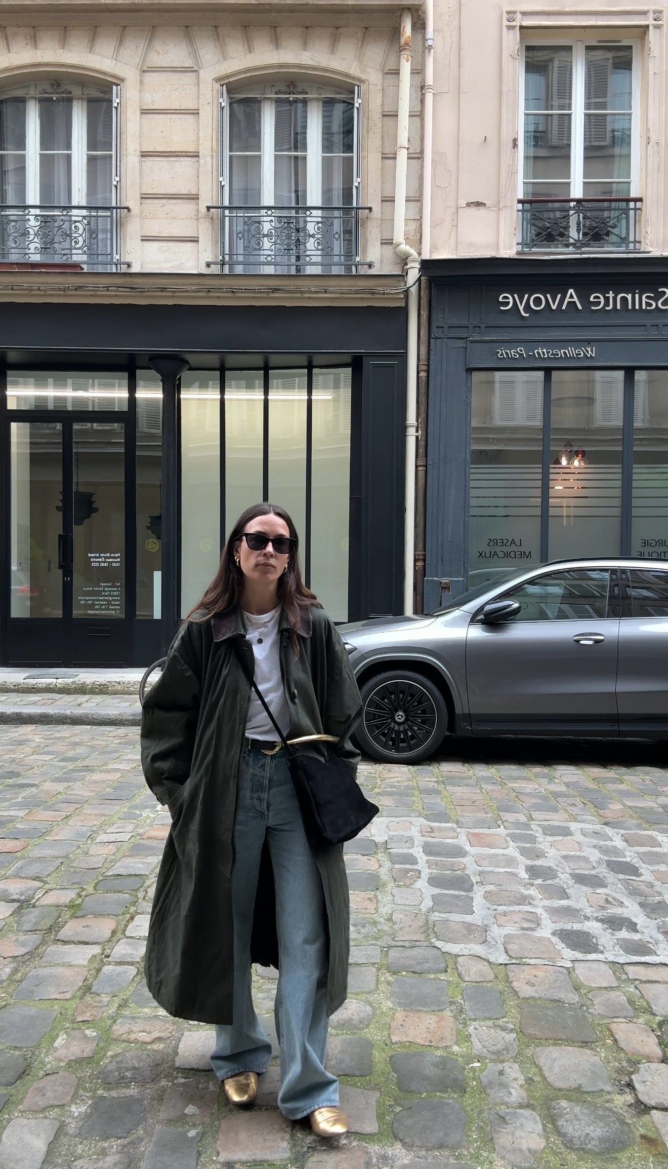 Oversized Dark Green Trench Coat with Wide-Leg Jeans — Car Coat Outfits