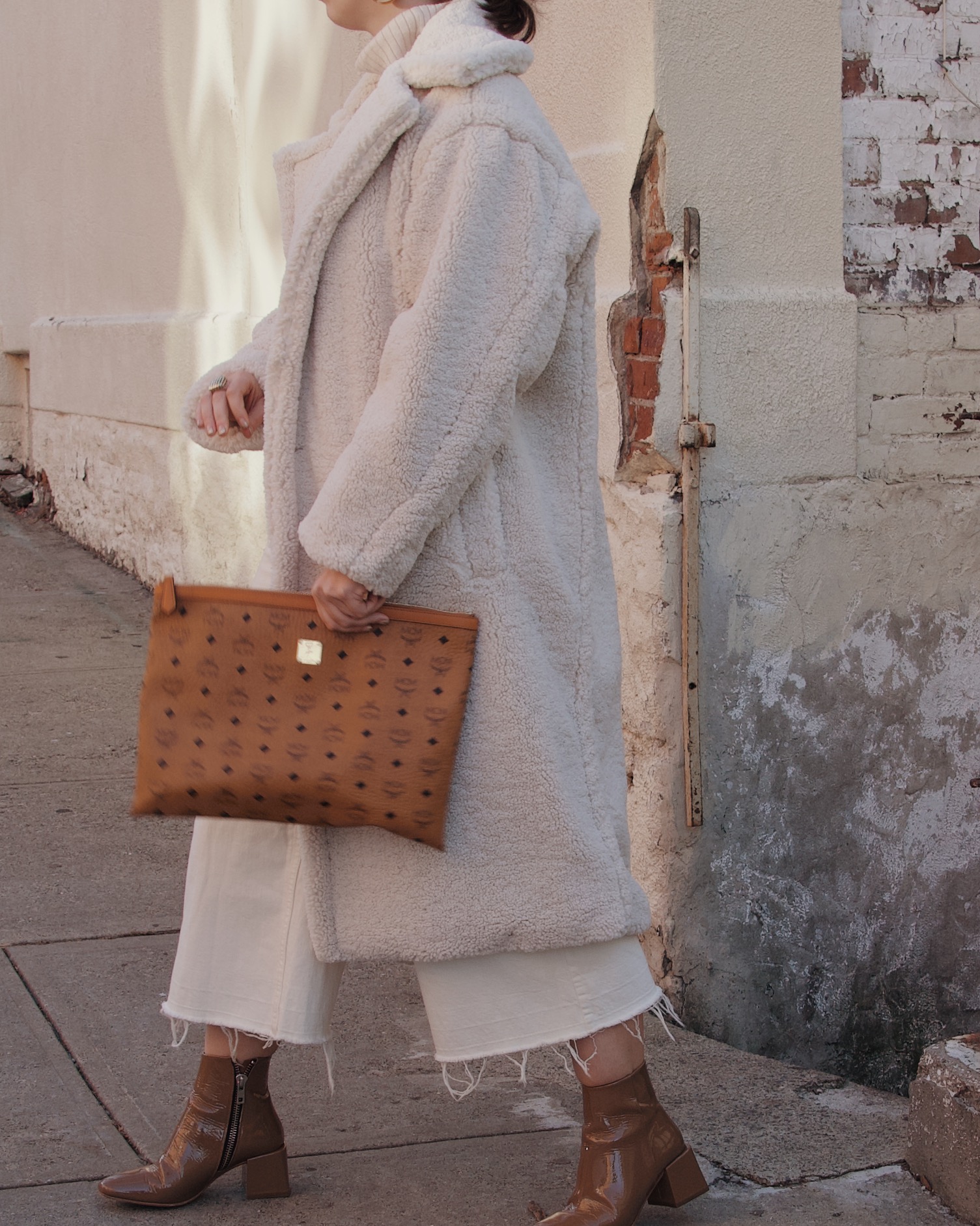 Cozy Cream Teddy Coat Paired with Wide-Leg Trousers Cozy Cream Teddy Coat Paired with Wide-Leg Trousers — Faux Fur Coat Outfits