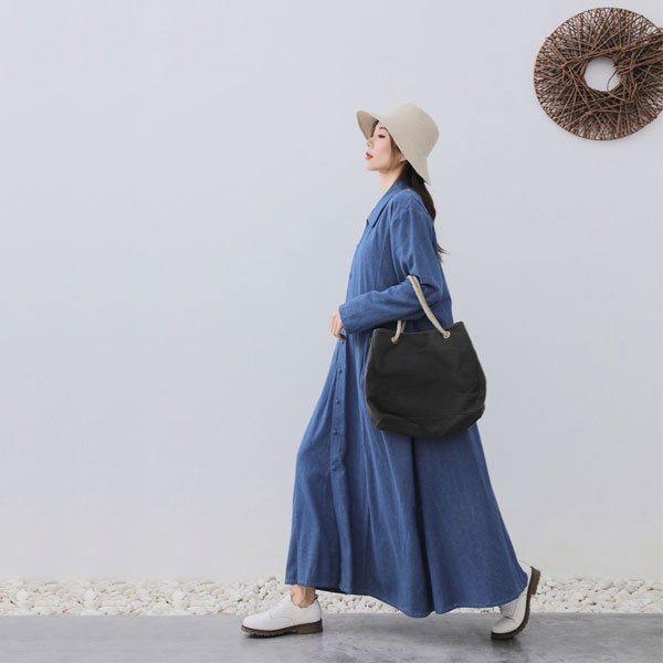Casual Denim Maxi Dress with Wide-Brimmed Hat for Winter Days Casual Denim Maxi Dress with Wide-Brimmed Hat for Winter Days — Modest Winter Outfits