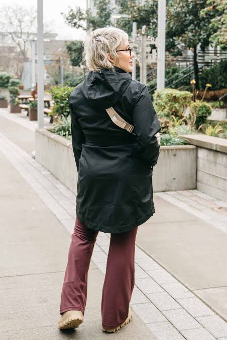 Rainy Day Outfit Idea: Athleta's Trench Coat + Flare Leggings - The Mom Edit