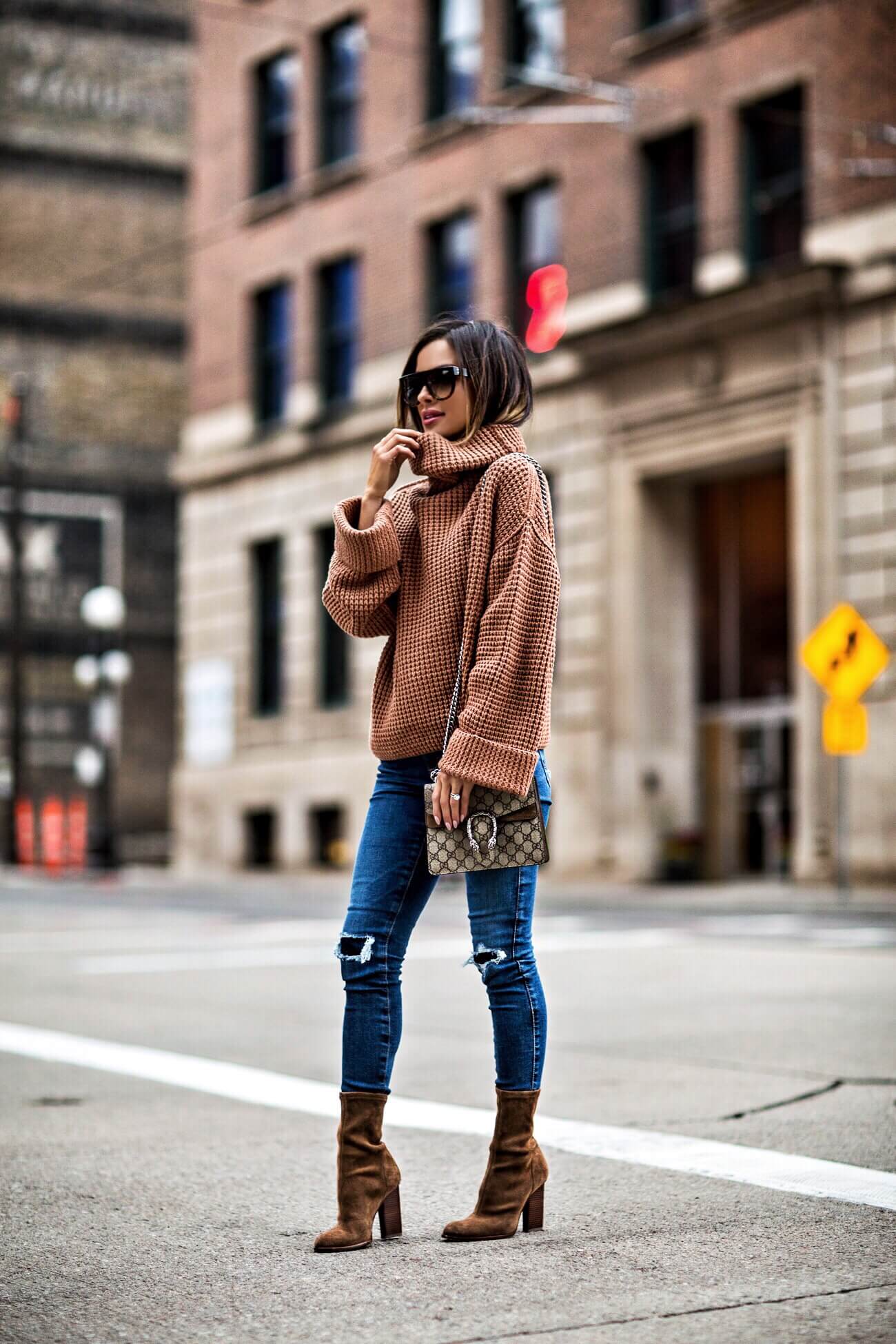 Cozy Contrast: Brown Oversized Sweater with Ripped Skinny Jeans Cozy Contrast: Brown Oversized Sweater with Ripped Skinny Jeans — Oversized Sweater Outfits