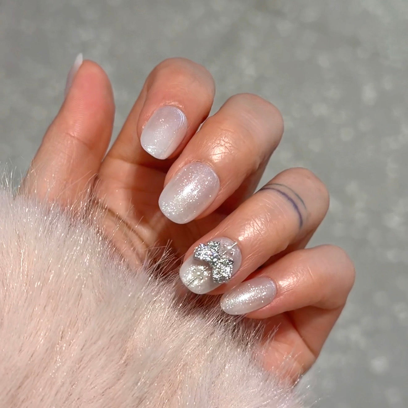 Sheer White with a Dainty Crystal Bow Sheer White with a Dainty Crystal Bow — Winter Glitter Nails