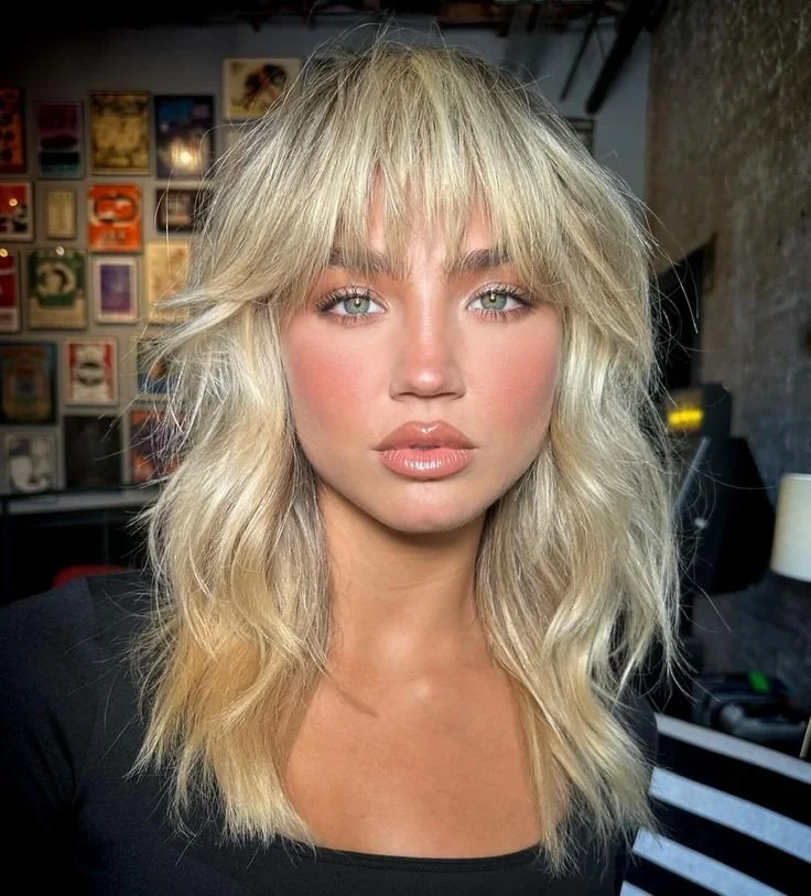 Shoulder Shag With Textured Bangs Shoulder Shag With Textured Bangs — Winter Haircuts with Bangs