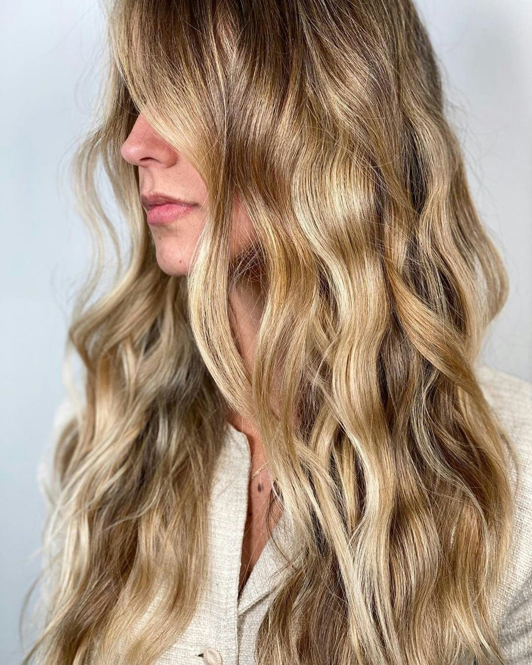 Collarbone Ash Blonde Highlights Collarbone Ash Blonde Highlights — Winter Hair Colors