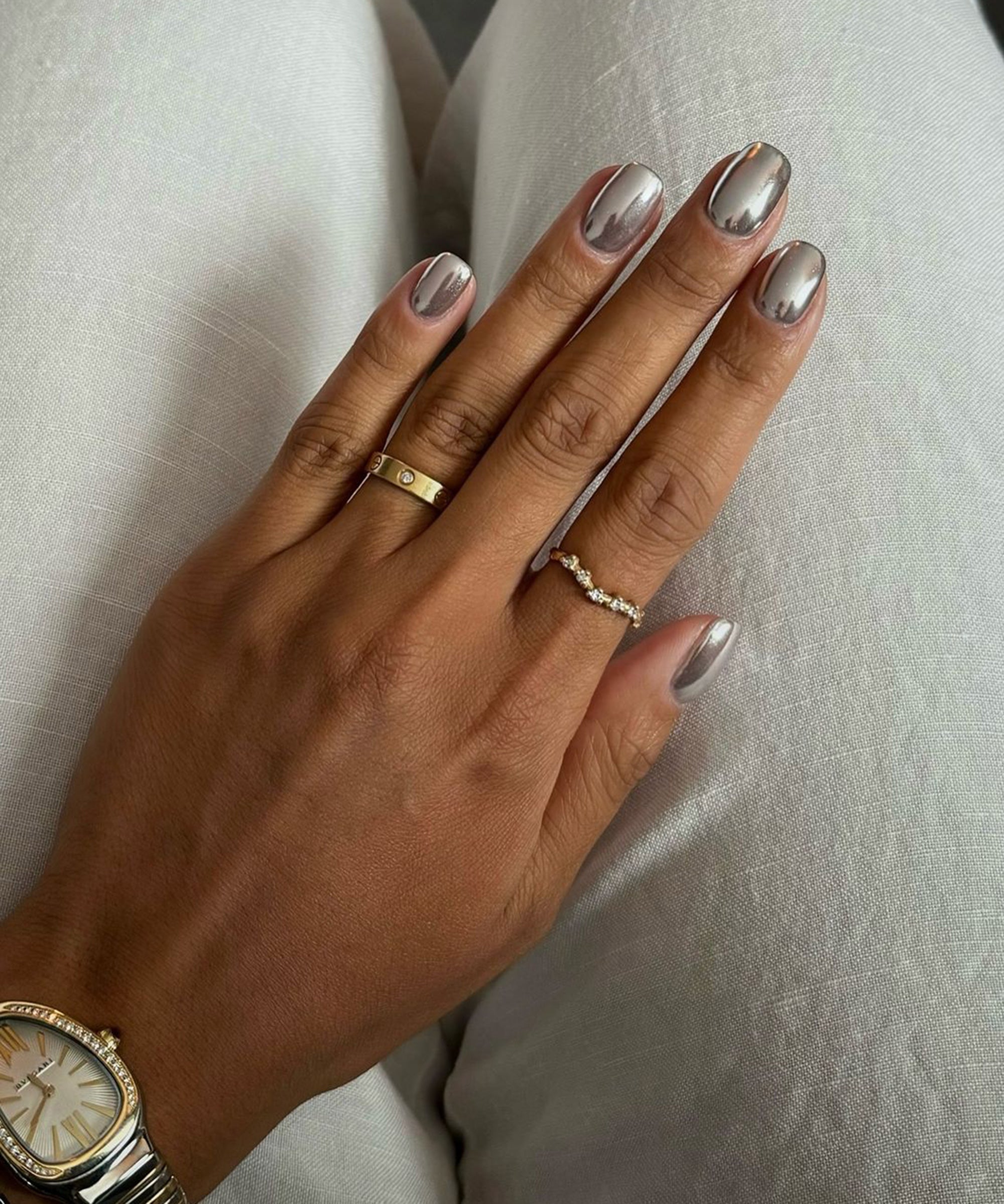 Bright Silver Chrome Medium Oval Nails — Silver Chrome Nails