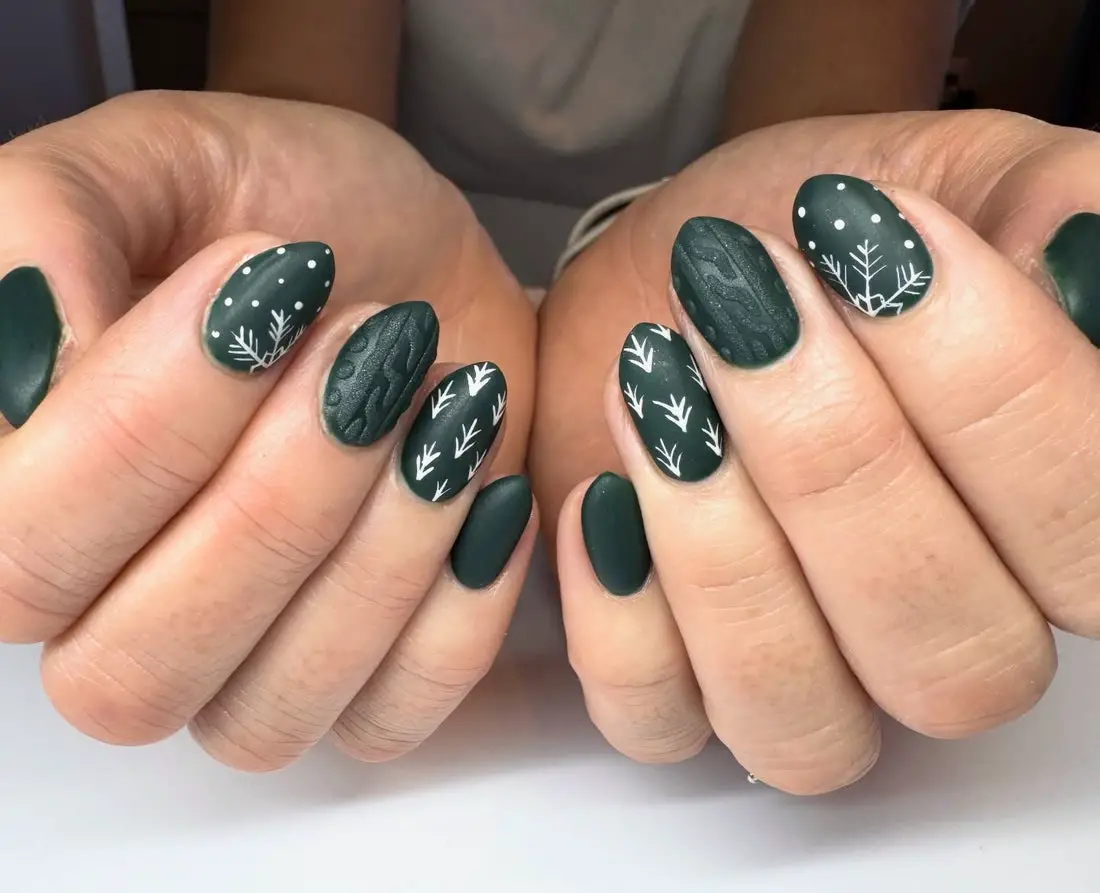 Deep Forest Green Matte Snowflake Knit Deep Forest Green Matte Snowflake Knit — Winter Nail Designs