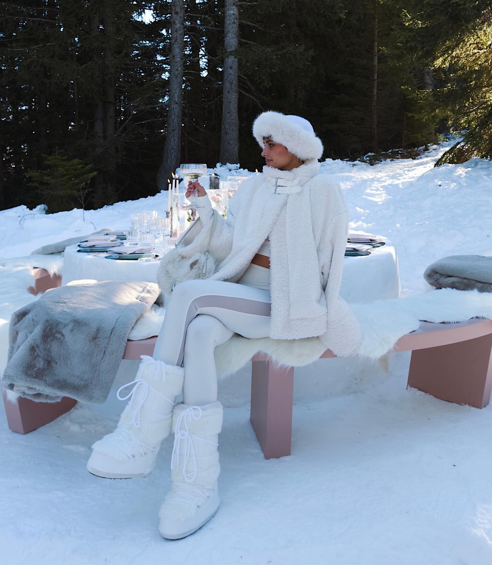 Monochromatic White Fluffy Ensemble for Ultimate Apres Ski Comfort Monochromatic White Fluffy Ensemble for Ultimate Apres Ski Comfort — Apres Ski Outfits