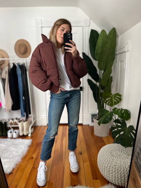 Oversized Cropped Brown Puffer with Distressed Jeans Oversized Cropped Brown Puffer with Distressed Jeans — Winter Puffer Jacket Outfits