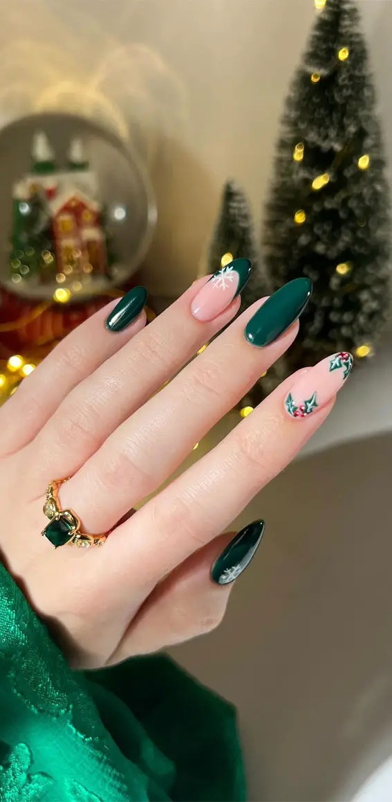 Green Snowflake Holly Almond Nails Green Snowflake Holly Almond Nails — Winter Green Nails