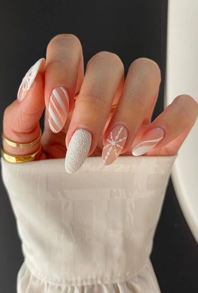 Textured Glitter Snowflake Oval Nails Textured Glitter Snowflake Oval Nails — Winter White Nails