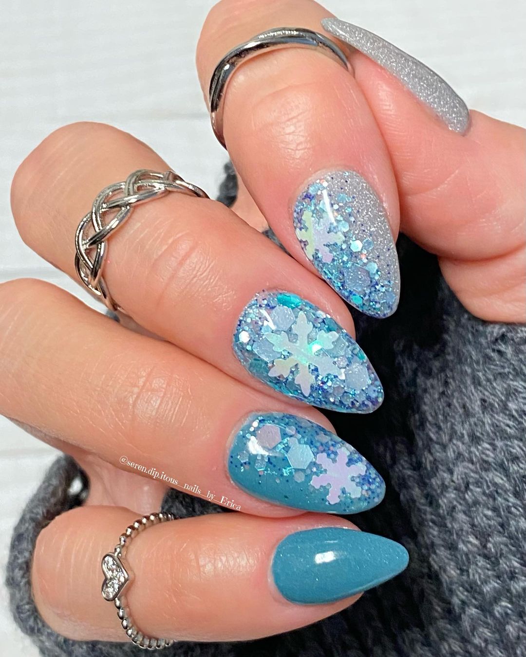 Chunky Blue Silver Snowflake Stiletto — Winter Dip Powder Nails