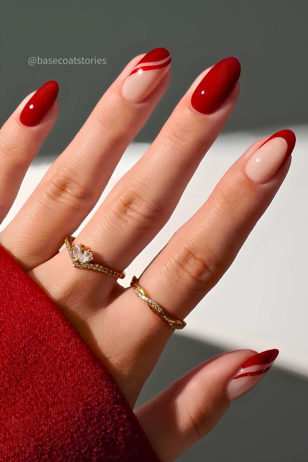 Graphic Red and Nude Line Art Graphic Red and Nude Line Art — Winter Red Nails