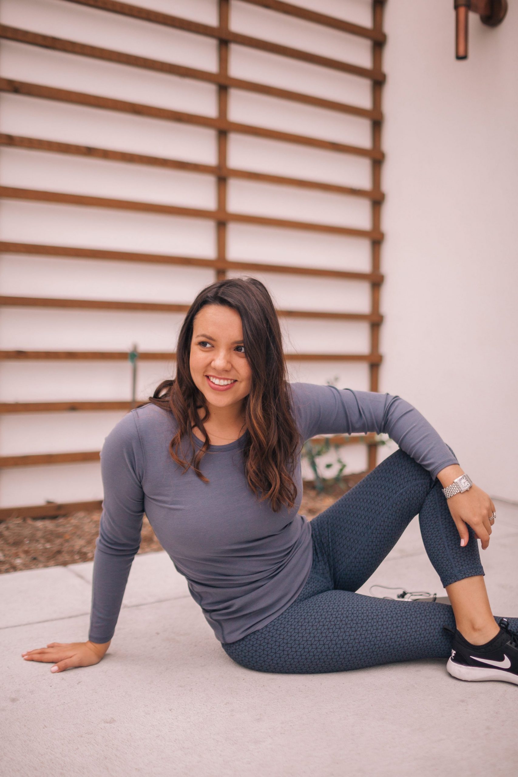 Grey Top and Patterned Leggings for a Dynamic Workout — Winter Workout Outfits
