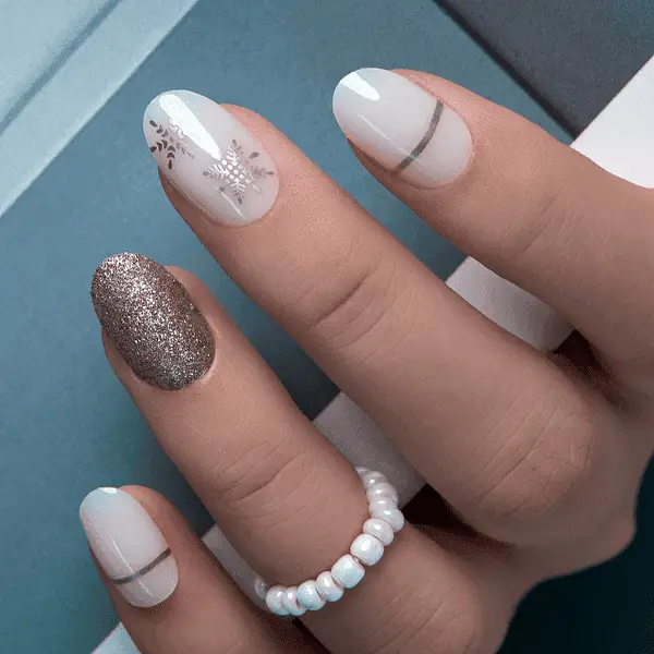 Milky White Snowflake Decals Milky White Snowflake Decals — Short Winter Gel Nails