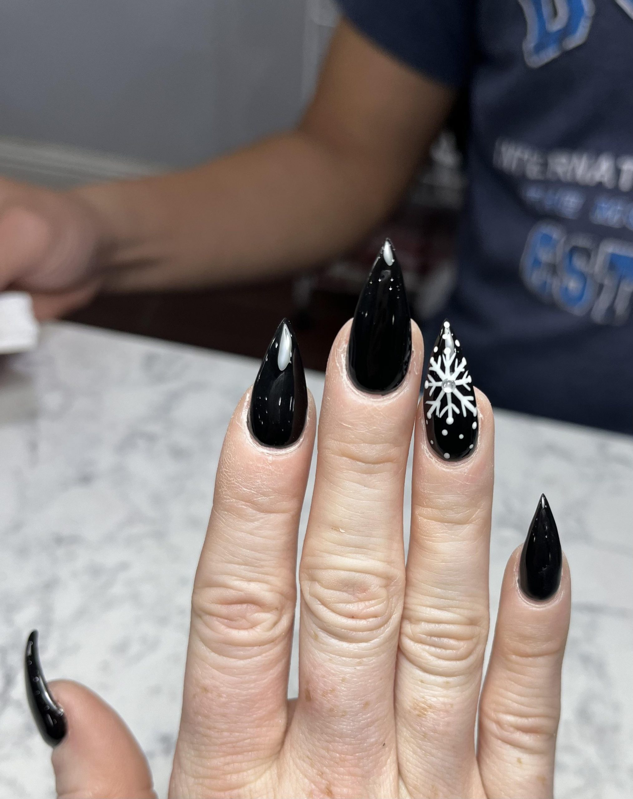 Glossy Black White Snowflake Stilettos Glossy Black White Snowflake Stilettos — Winter Stiletto Nails