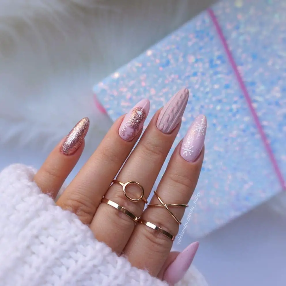 Rose Gold Glitter Knit Stilettos Rose Gold Glitter Knit Stilettos — Winter Pink Nails