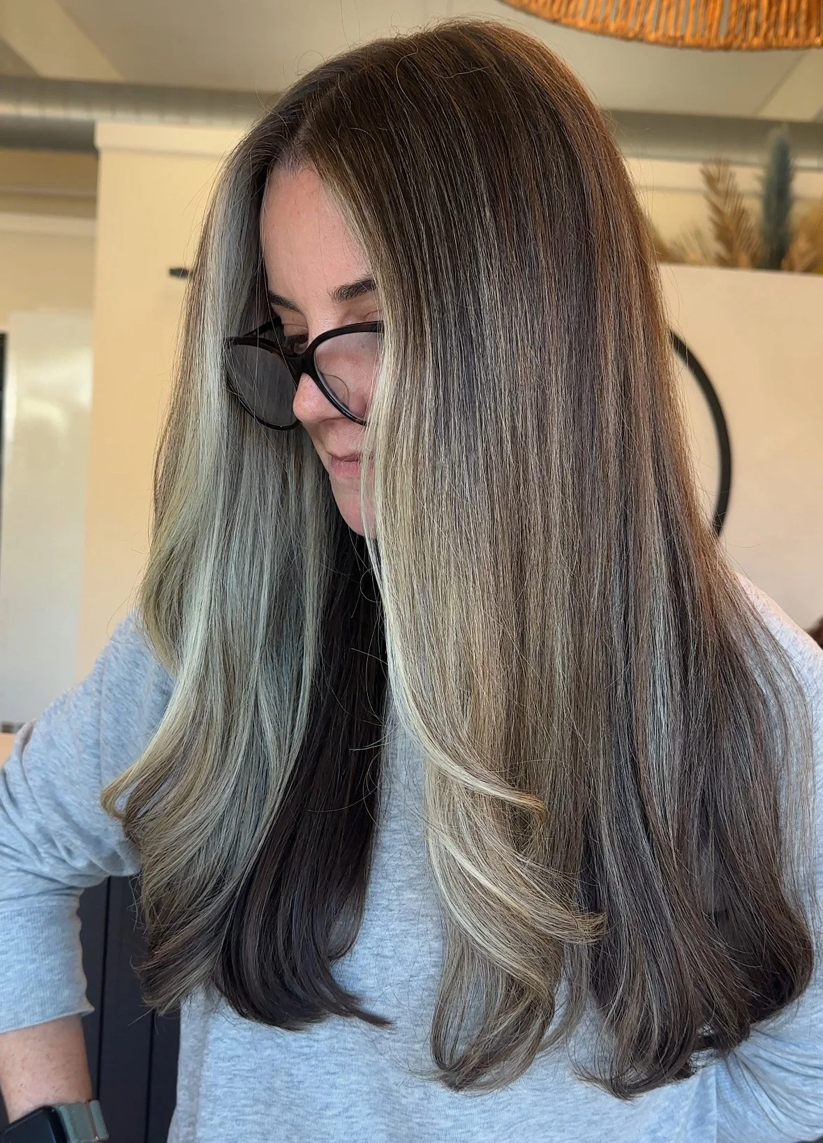 Collarbone Hair With Dark Base and Gray Highlights Collarbone Hair With Dark Base and Gray Highlights — Gray Blending Highlights