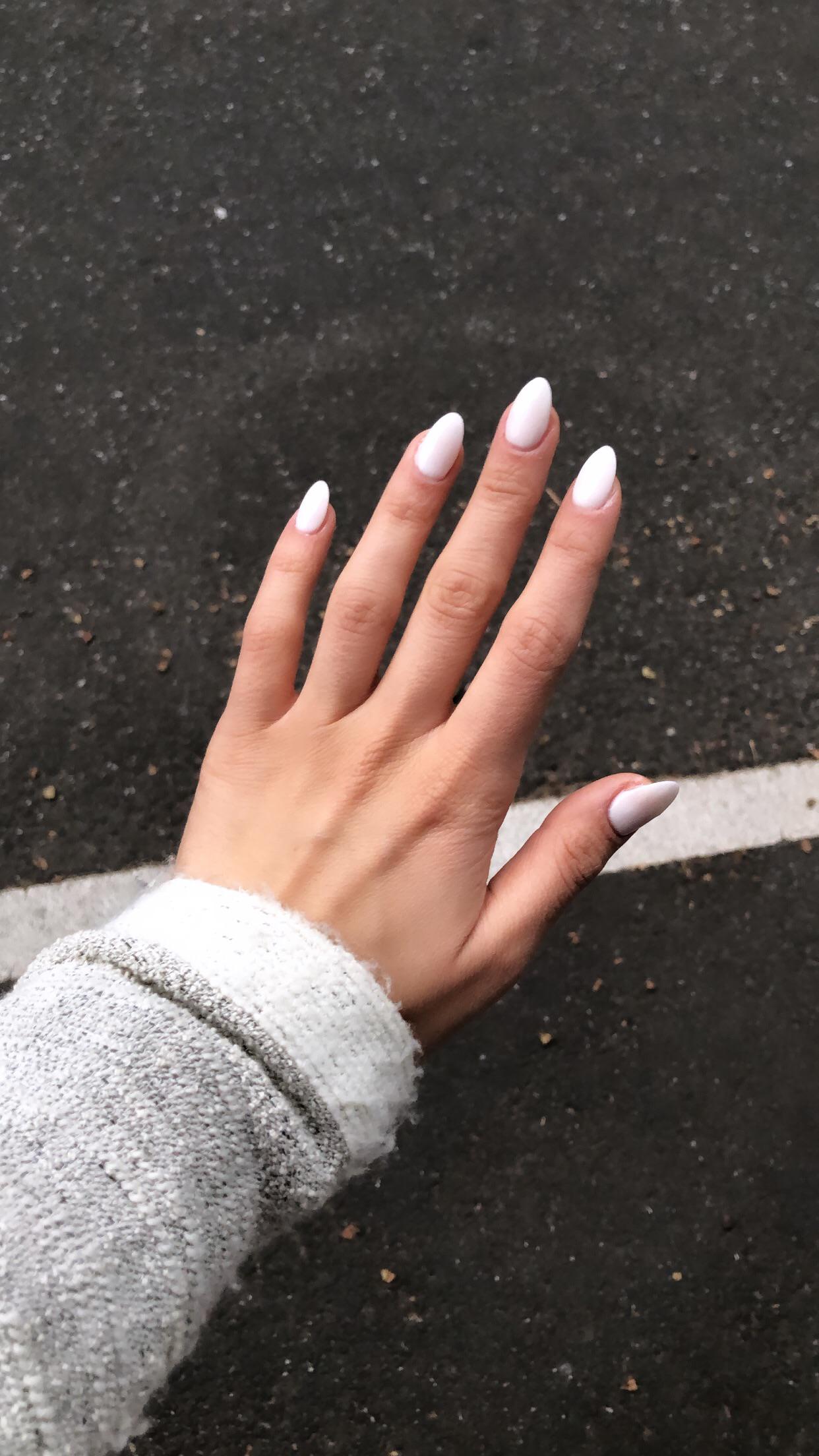 Milky White Glossy Almond Nails Milky White Glossy Almond Nails — Winter Almond Nails