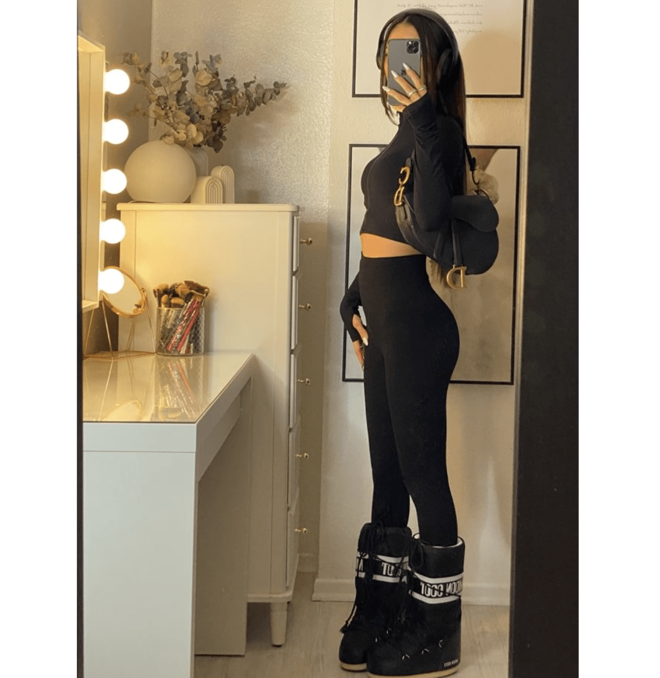 Casual Loungewear with Black Moon Boots and Fitted Set Casual Loungewear with Black Moon Boots and Fitted Set — Moon Boots Outfits