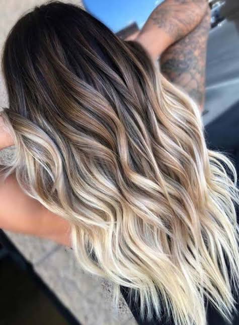 Loose Waves Dark Brown to Ash Blonde Contrast Loose Waves Dark Brown to Ash Blonde Contrast — Winter Ombre Hair
