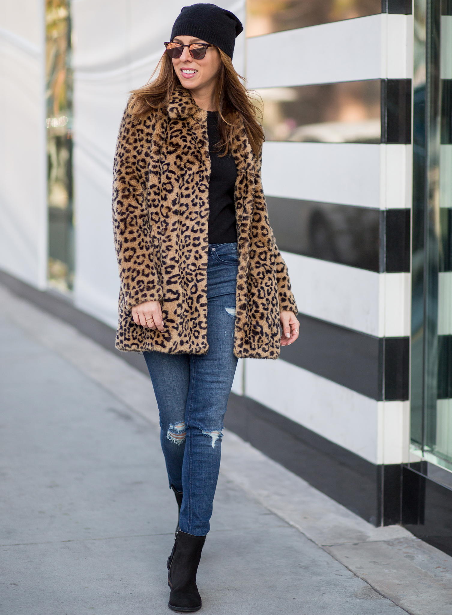 Black Crewneck Sweater Casual Leopard Coat with Beanie and Ankle Boots Black Crewneck Sweater Casual Leopard Coat with Beanie and Ankle Boots — Leopard Coat Outfits