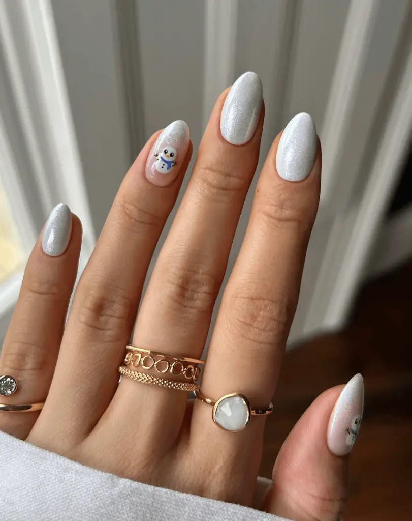 Sparkling White Snowman Art Oval Nails Sparkling White Snowman Art Oval Nails — Winter Oval Nails