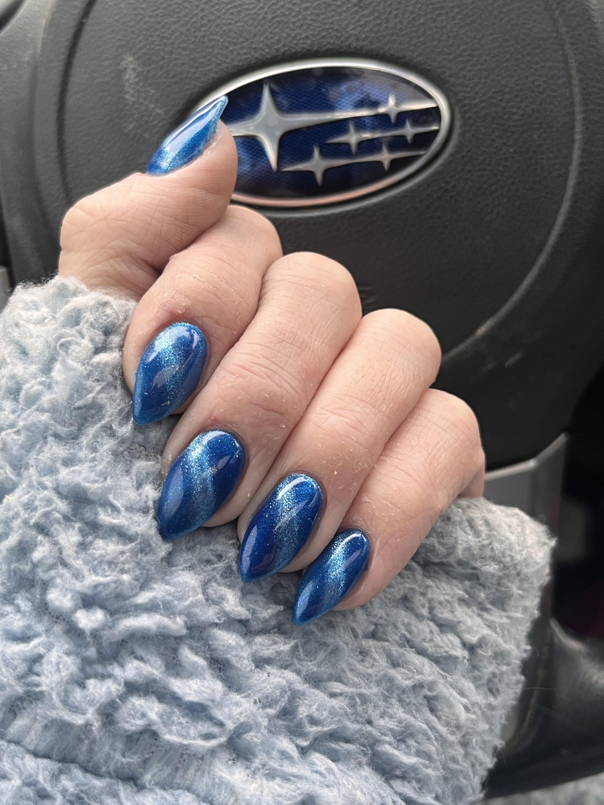 None Vibrant Blue Pointed Cat Eye Nails None Vibrant Blue Pointed Cat Eye Nails — Winter Cat Eye Nails