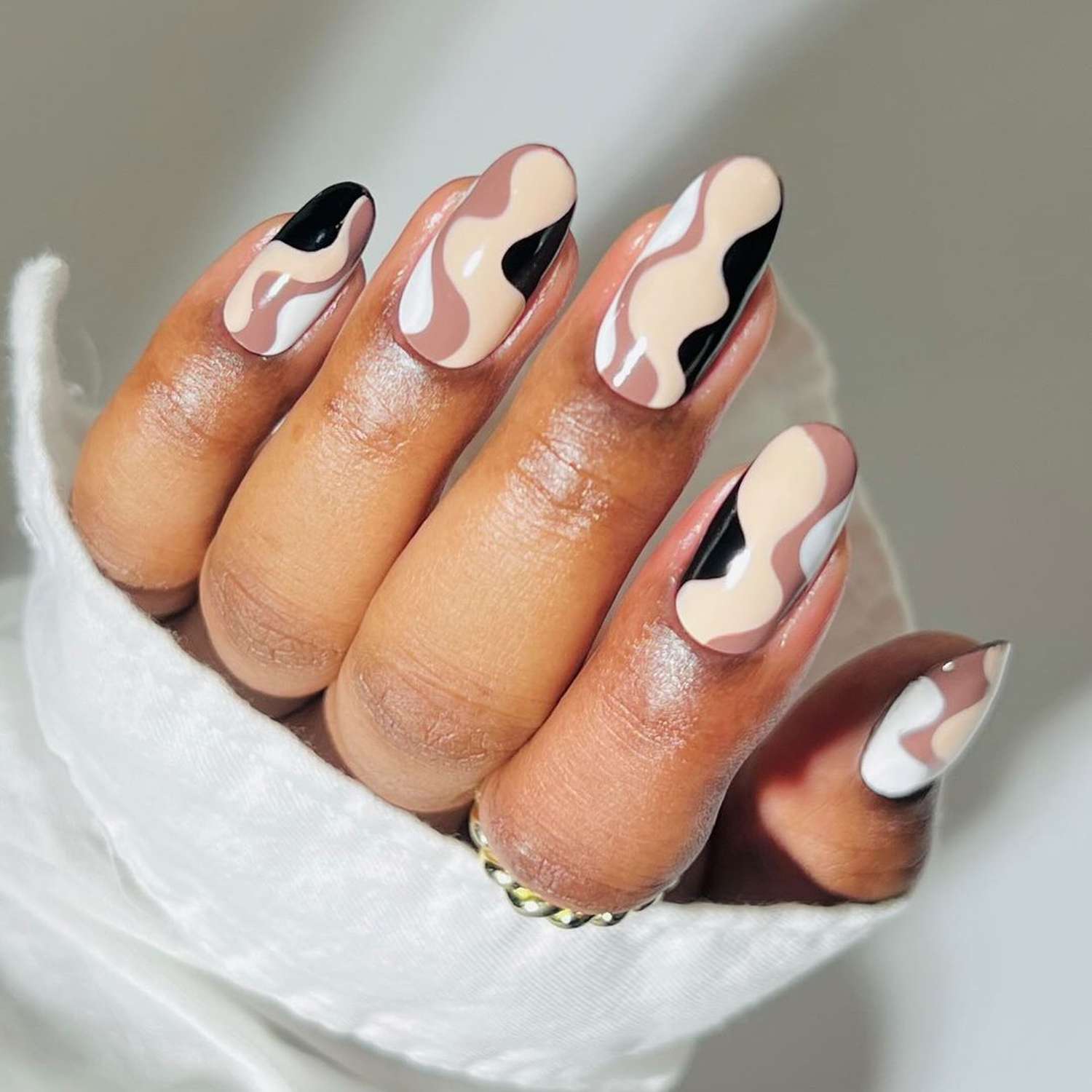 Abstract Wavy Pattern in Neutrals Abstract Wavy Pattern in Neutrals — Neutral Nail Colors
