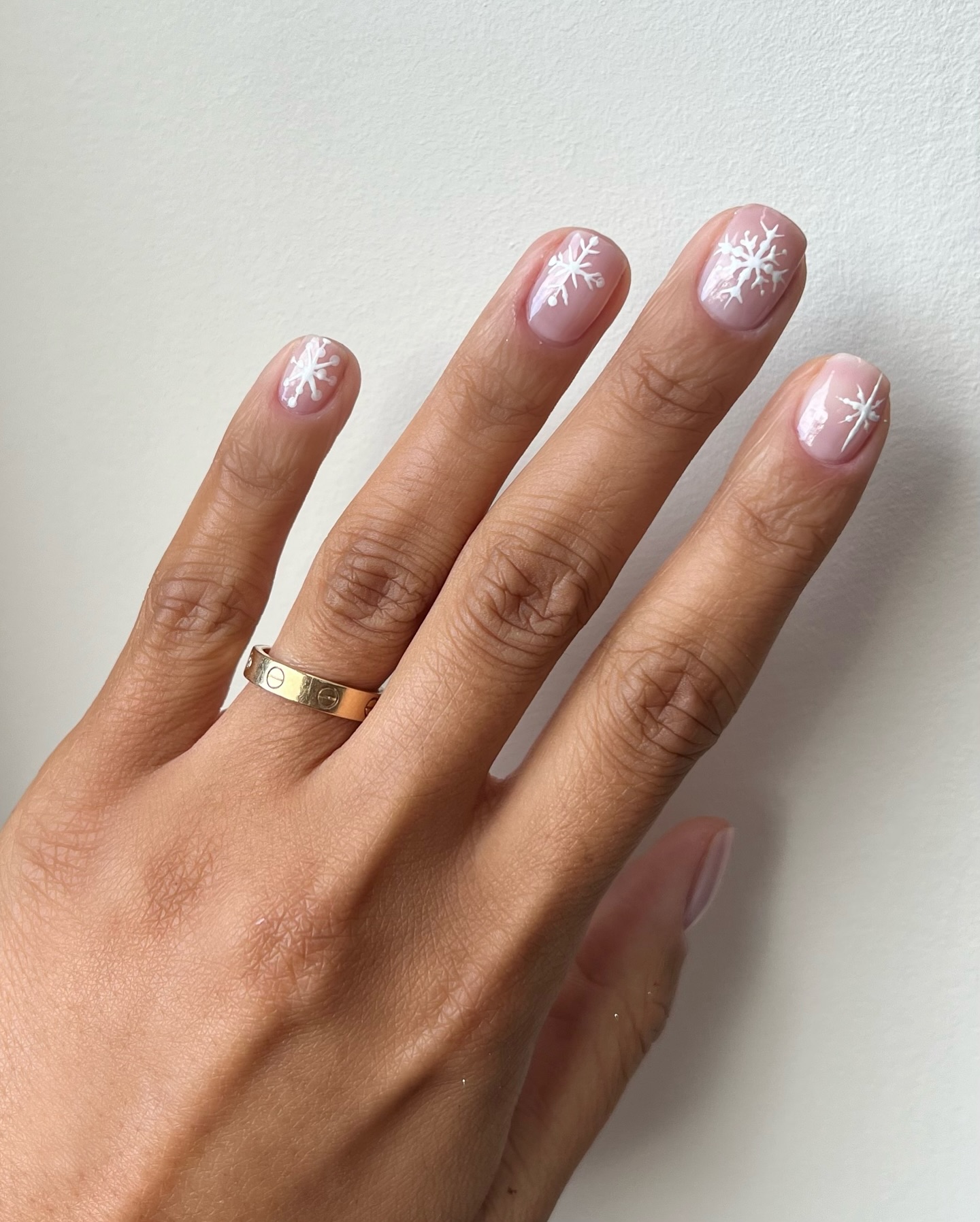 Sheer Pink Snowflake Accent Nails Sheer Pink Snowflake Accent Nails — Short Winter Square Nails