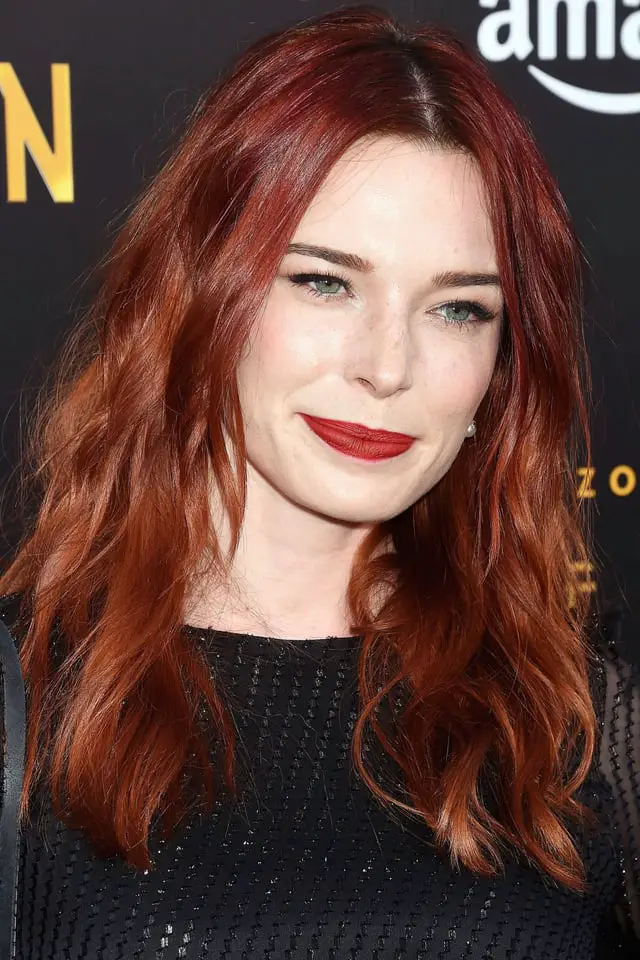 Shoulder-Length Natural Copper Red With Golden Highlights Shoulder-Length Natural Copper Red With Golden Highlights — Winter Hair Colors for Redheads