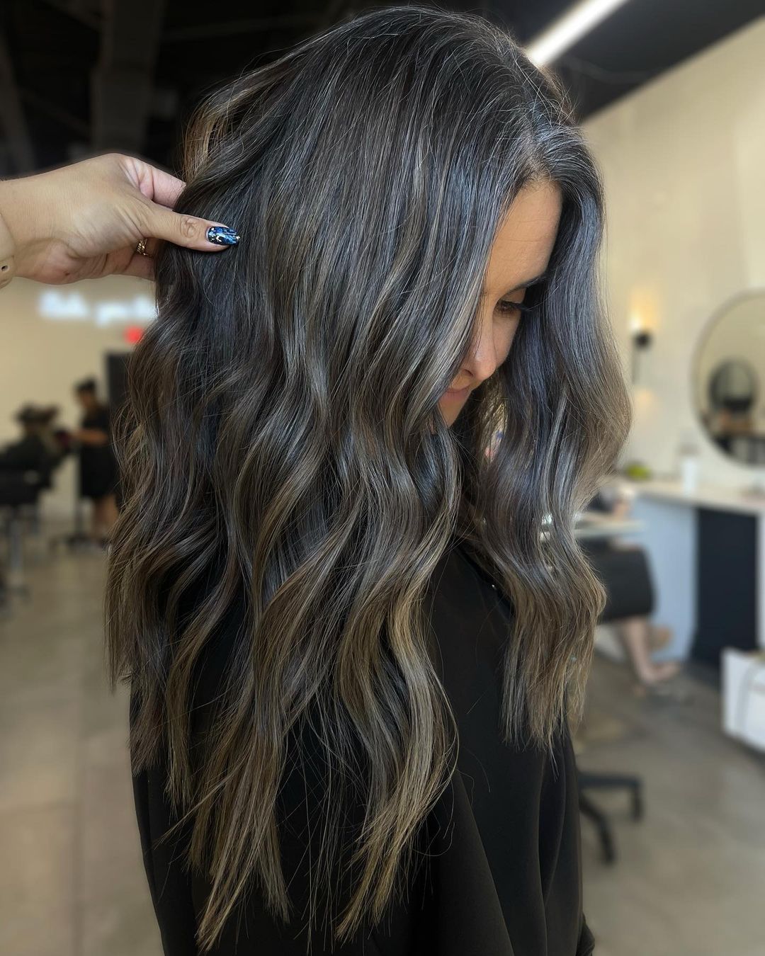 Collarbone Hair With Distinct Gray Highlights Collarbone Hair With Distinct Gray Highlights — Gray Blending Highlights